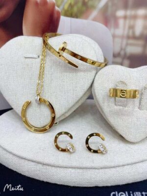 NAIL SET - (GOLD)