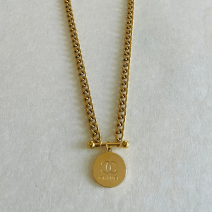 CHANEL(GOLD) NECKLACE