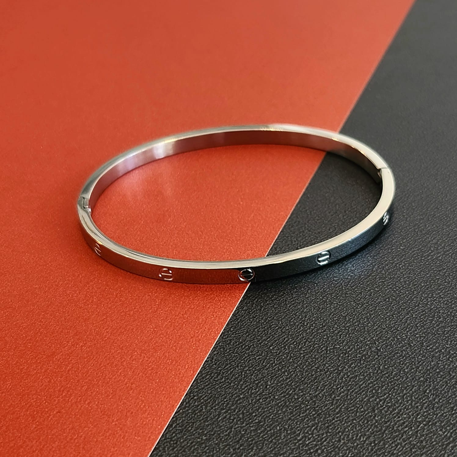 THE LOVE BANGLE – 4MM WHITE GOLD